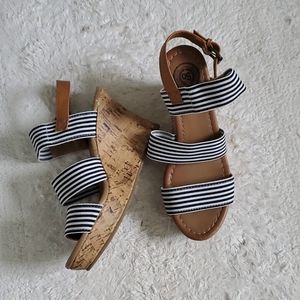 Strappy wedge sandles